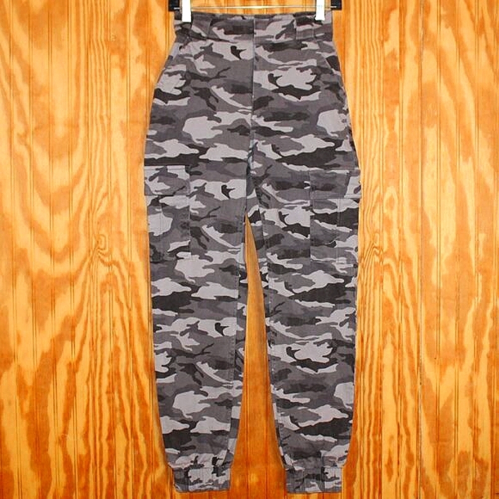 🖤 Hollister Ultra High-Rise Camo Cargo Pants – XS – NWT